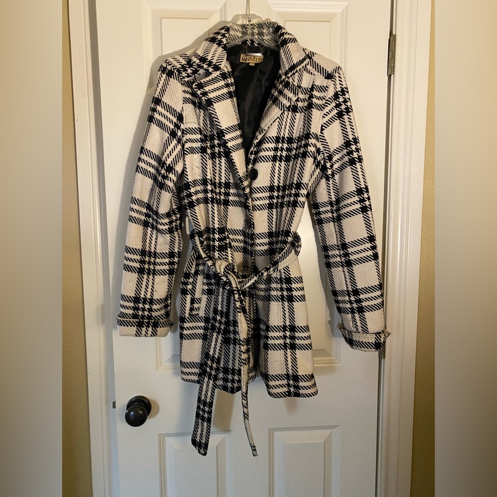 🖤🤍statement piece pea coat!!